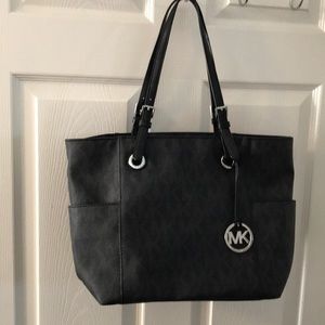 EUC 🌟 Michael Kors Logo Tote